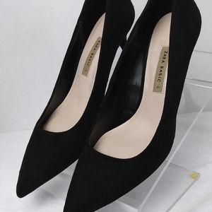 Zara Basic black pump with gold detail on the heel